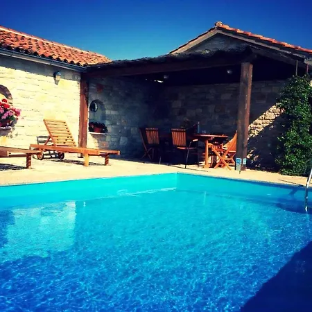 In Radici Mit Privatem Pool